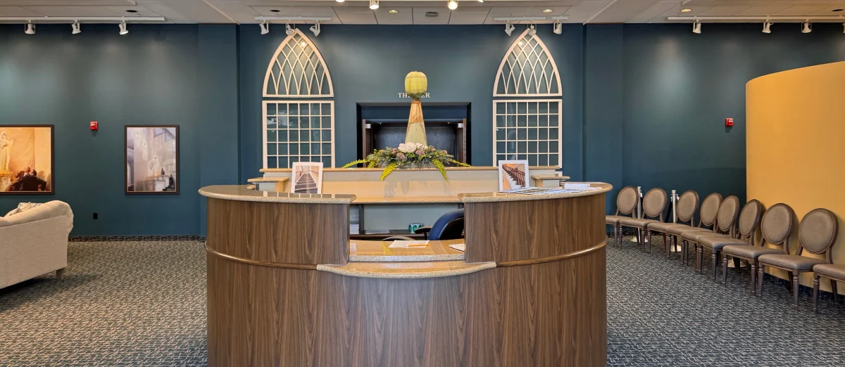 kirtland_temple_visitors_center_receiption_desk